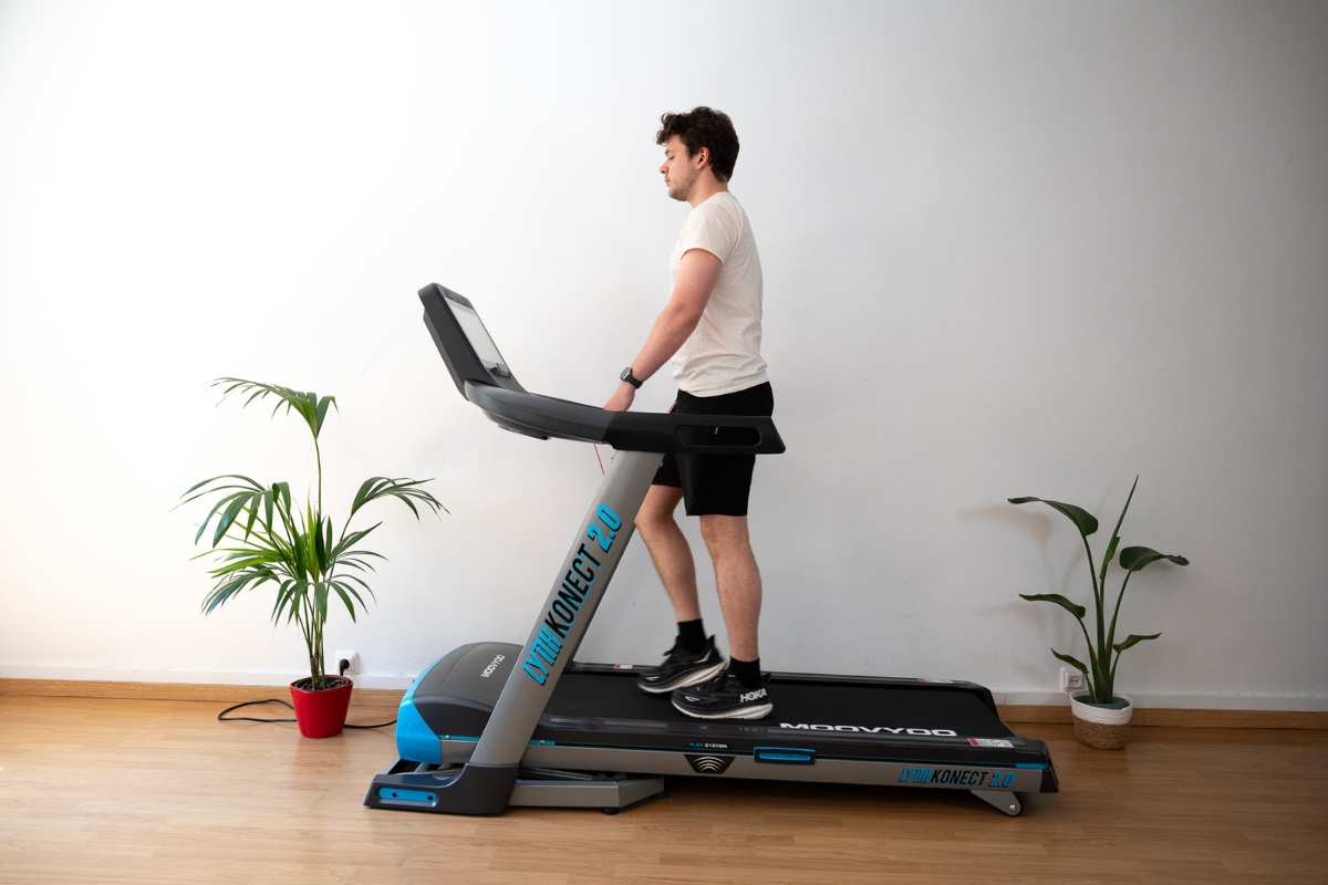 rémi qui marche sur tapis de course lynx konect 2.0