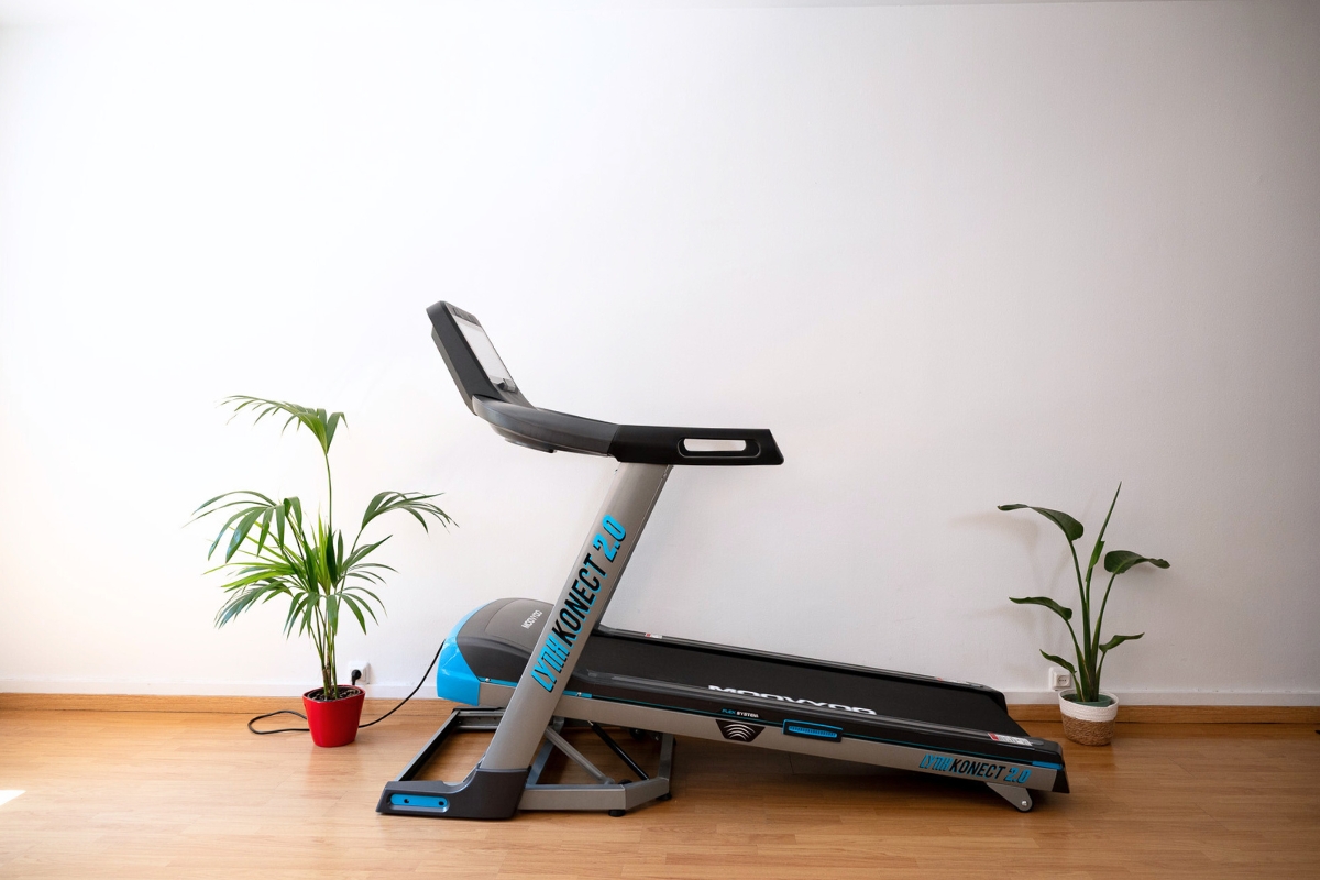 tapis de course moovyoo lynx konect 2.0 inclinaison sans personne dessus