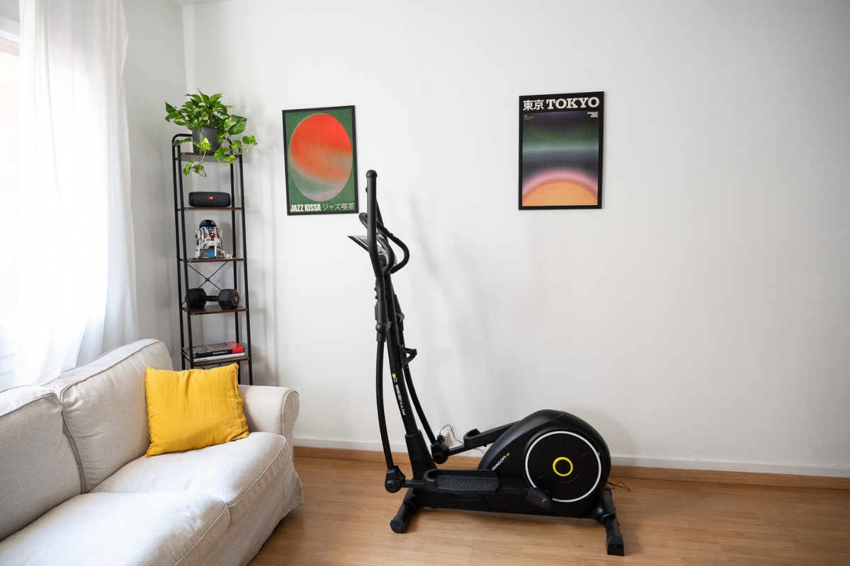 vu de côté et de loin vélo elliptique fitness doctor dragon iii