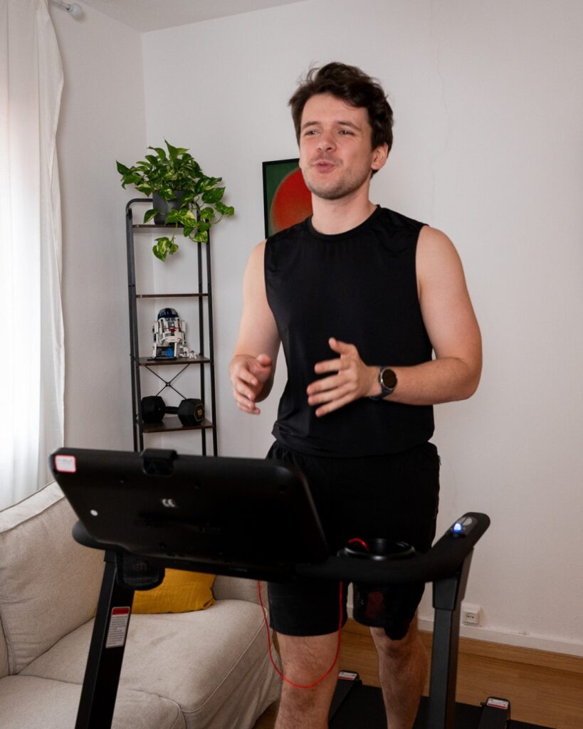 landing page remi qui parle sur le tapis